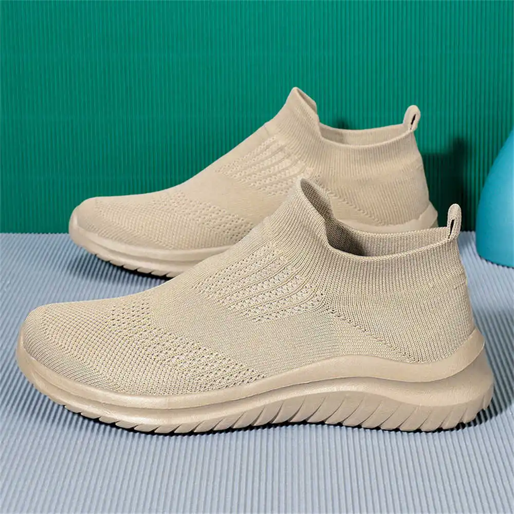 Beige Zachte Nieuwe Nieuwighei - Streetwear Brand Red recensie en prijs